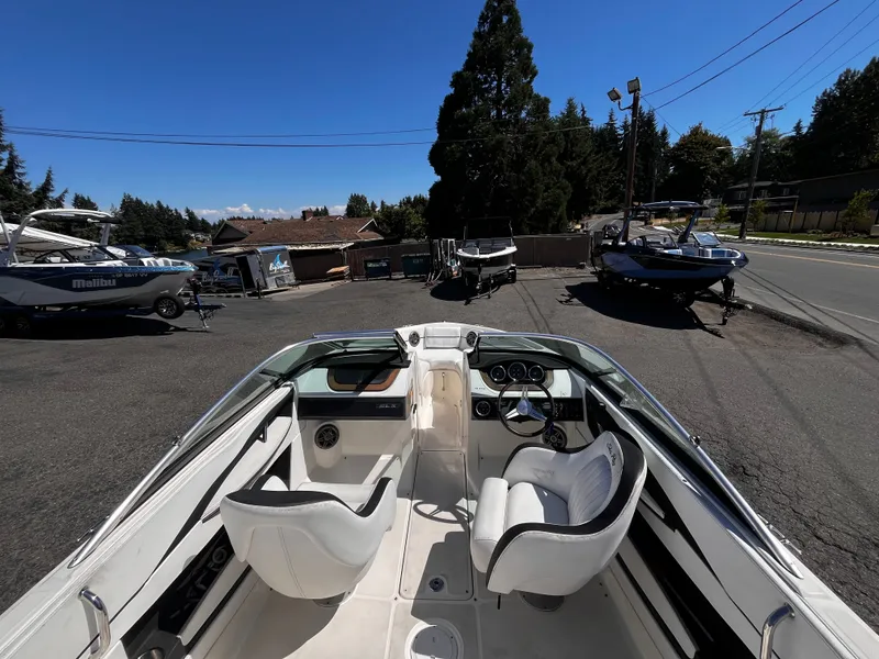 Slide: The Image of Sea Ray 210 SLX 2014 - 10