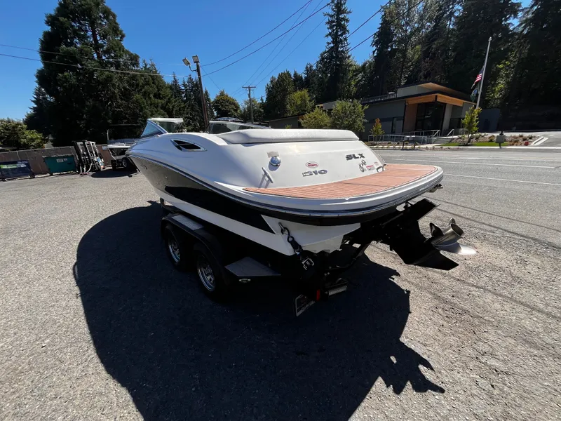 Slide: The Image of Sea Ray 210 SLX 2014 - 8