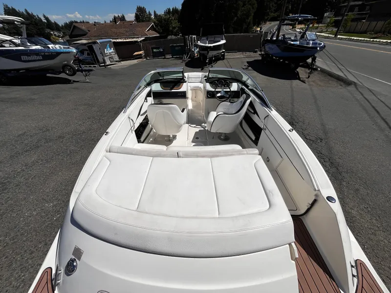 Slide: The Image of Sea Ray 210 SLX 2014 - 9