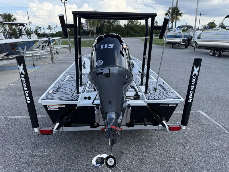 Slide: The Image of Xpress Skiff 185 2026 - 3