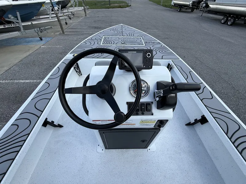 Slide: The Image of Xpress Skiff 185 2026 - 6