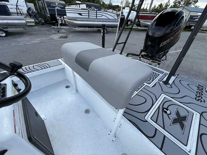 Slide: The Image of Xpress Skiff 185 2026 - 7
