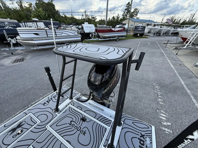 Slide: The Image of Xpress Skiff 185 2026 - 5