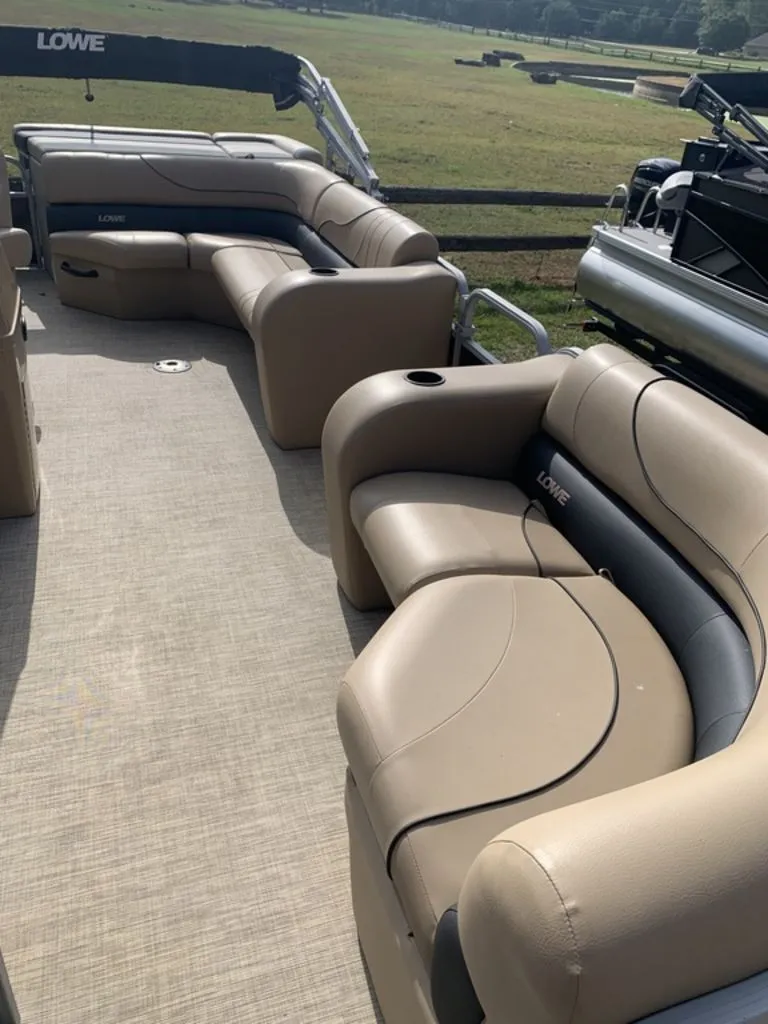 Slide: The Image of Lowe Ss 210 2020 - 3