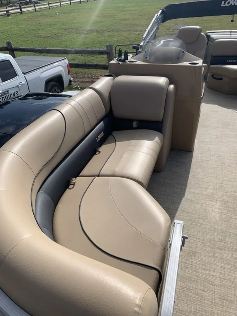 Slide: The Image of Lowe Ss 210 2020 - 4