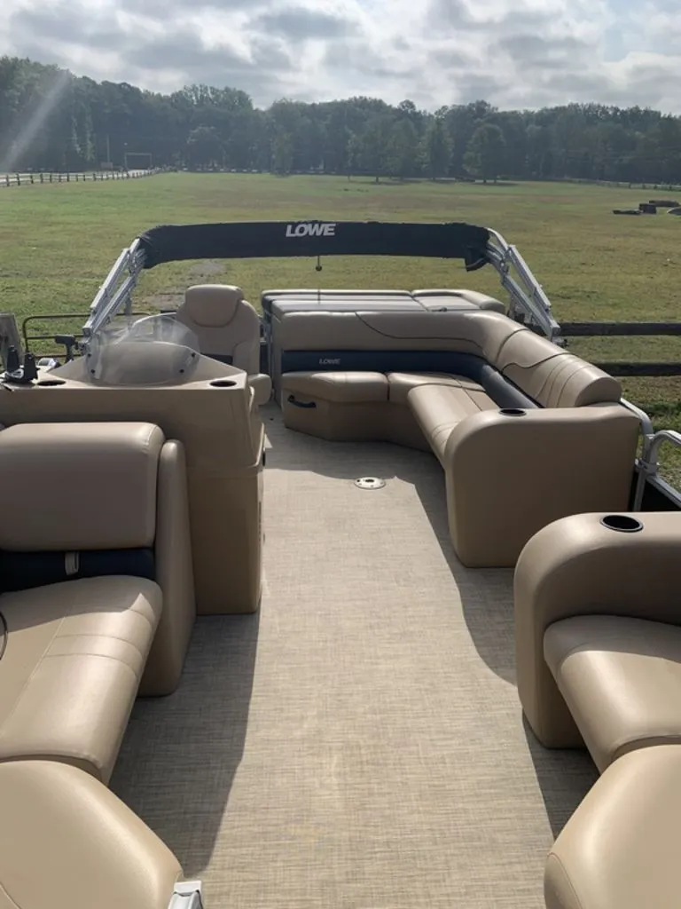 Slide: The Image of Lowe Ss 210 2020 - 5