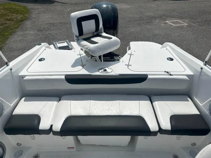 Slide: The Image of Tahoe 185S 2023 - 12