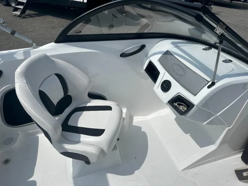 Slide: The Image of Tahoe 185S 2023 - 13