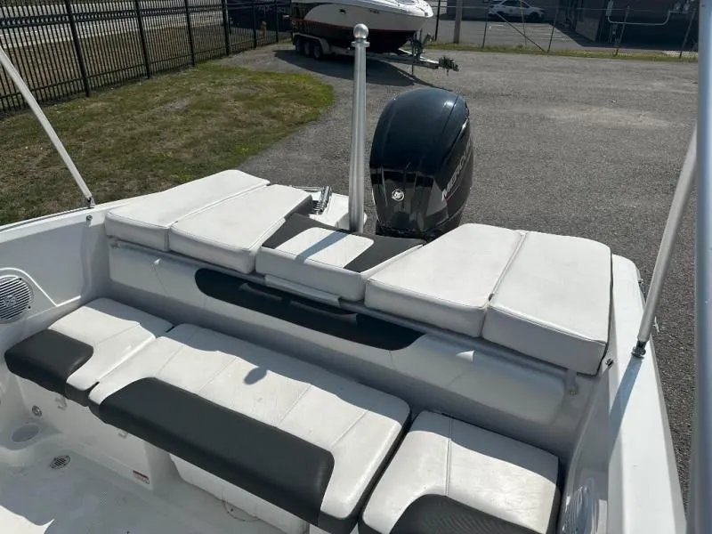 Slide: The Image of Tahoe 185S 2023 - 16