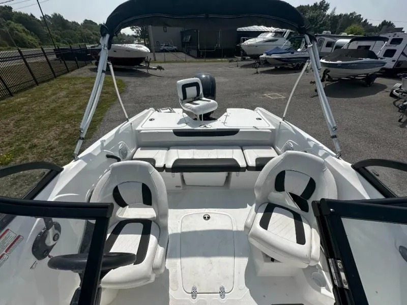 Slide: The Image of Tahoe 185S 2023 - 6