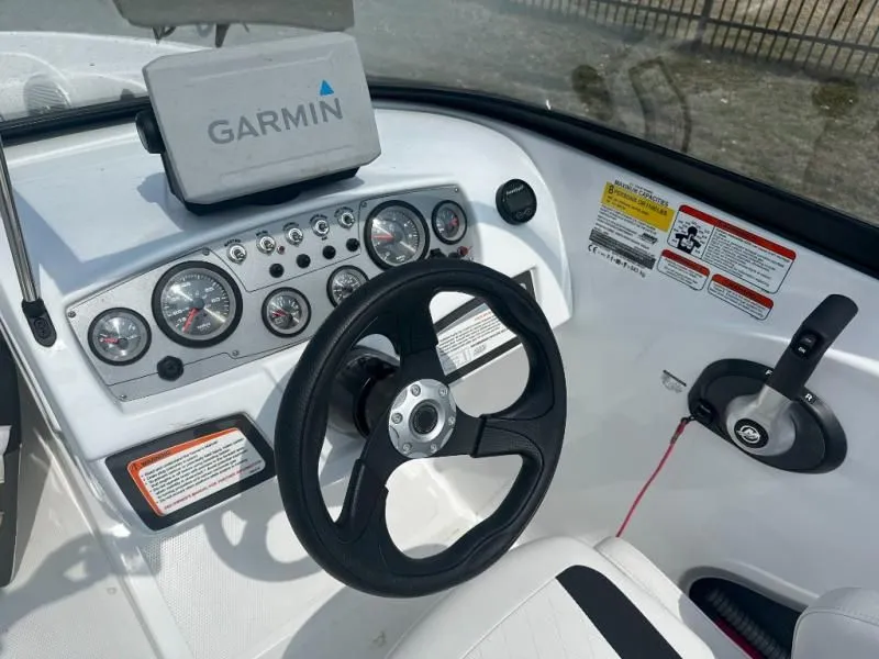 Slide: The Image of Tahoe 185S 2023 - 8