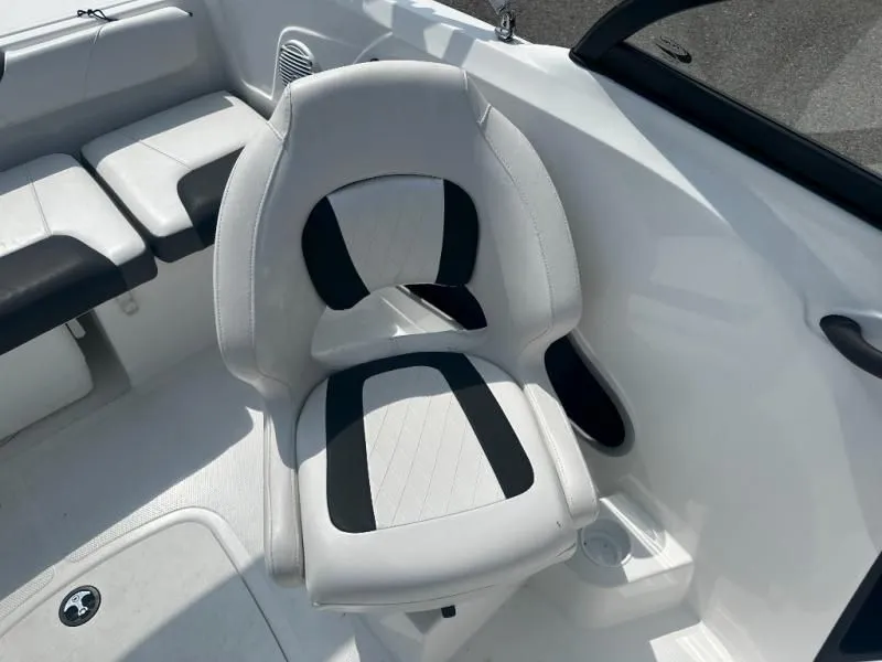 Slide: The Image of Tahoe 185S 2023 - 9