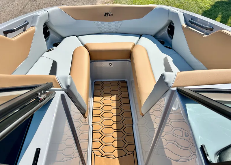 Slide: The Image of MasterCraft NXT22 2026 - 11