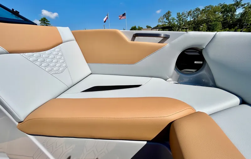 Slide: The Image of MasterCraft NXT22 2026 - 16