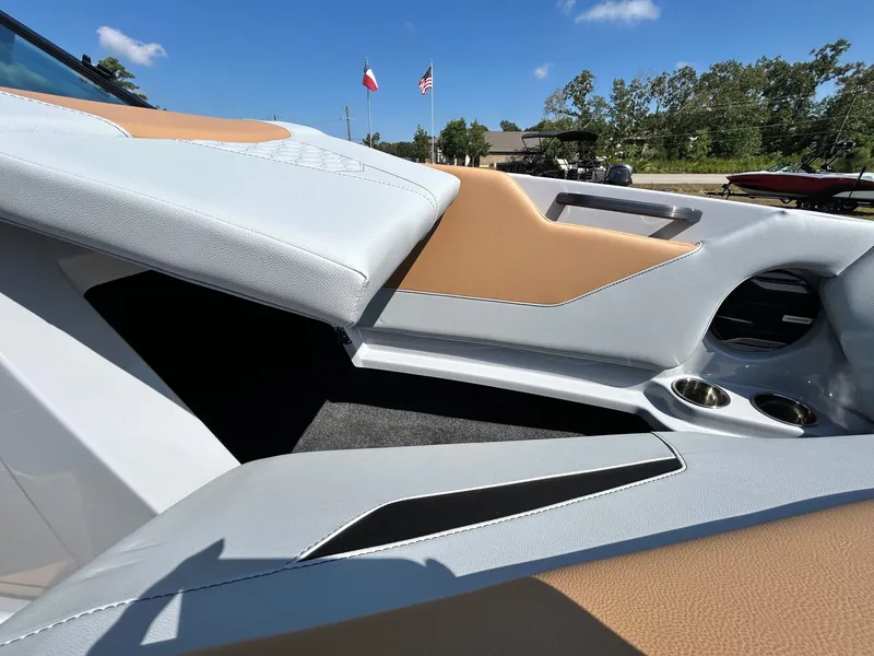 Slide: The Image of MasterCraft NXT22 2026 - 17