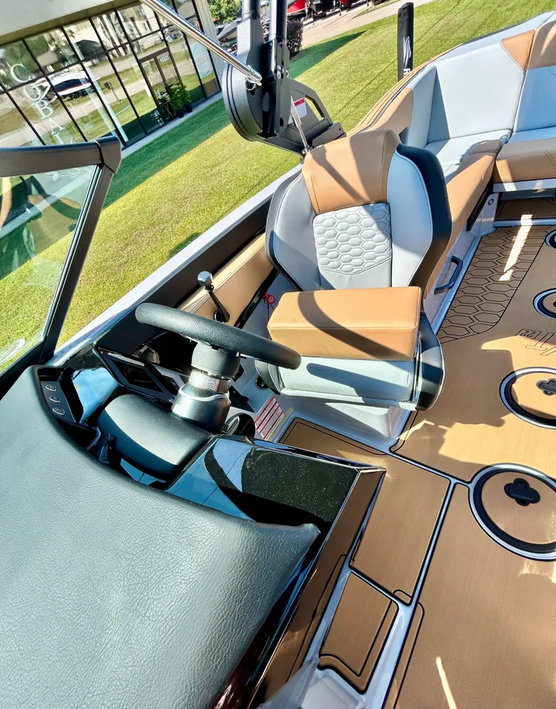 Slide: The Image of MasterCraft NXT22 2026 - 18