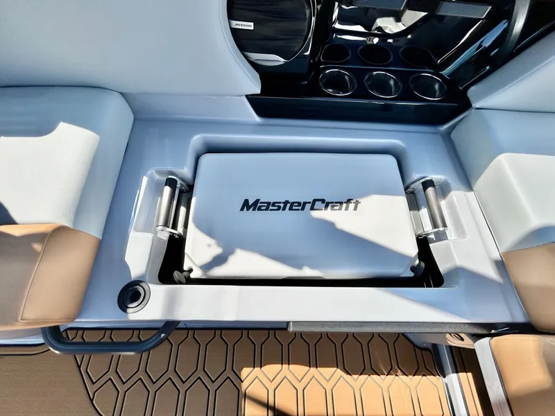 Slide: The Image of MasterCraft NXT22 2026 - 31