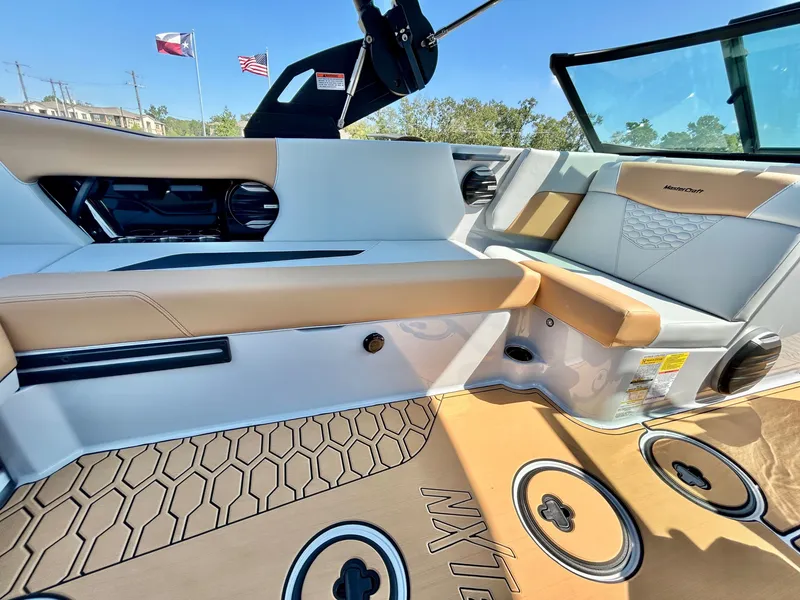 Slide: The Image of MasterCraft NXT22 2026 - 34