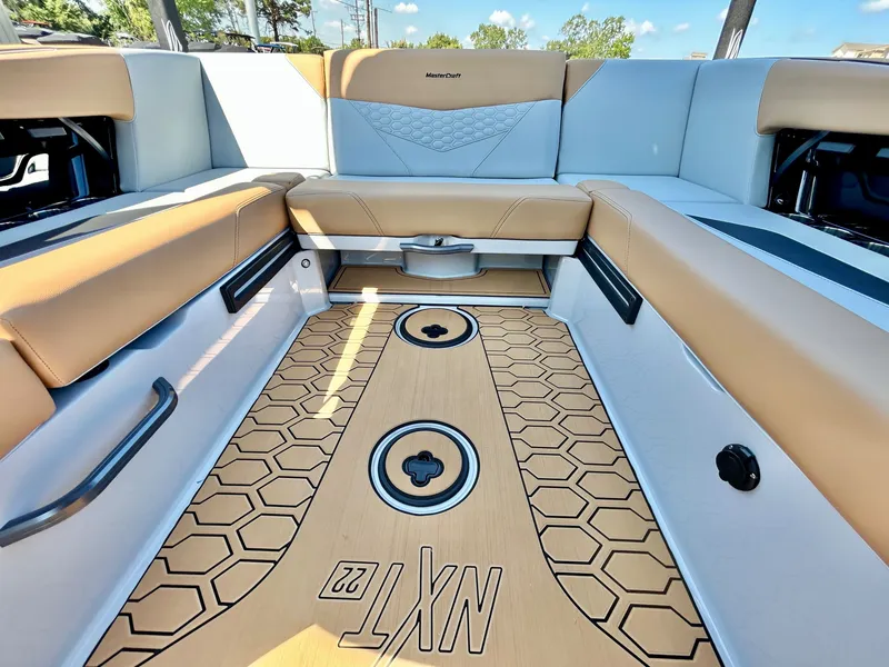 Slide: The Image of MasterCraft NXT22 2026 - 37