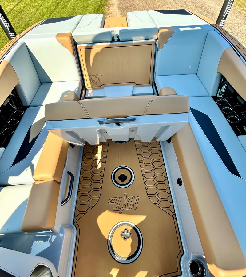 Slide: The Image of MasterCraft NXT22 2026 - 39