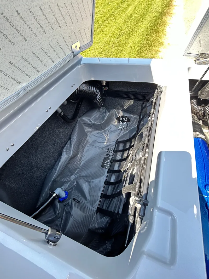 Slide: The Image of MasterCraft NXT22 2026 - 43