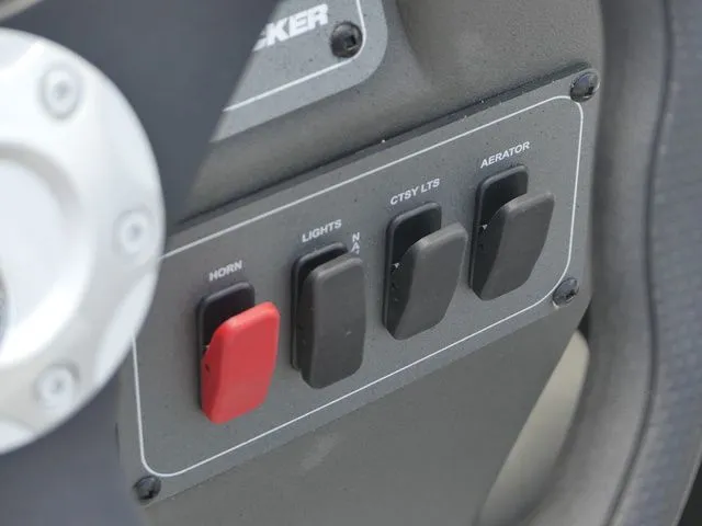 Slide: The Image of Sun Tracker Bass Buggy® 16 XL Select 2026 - 17