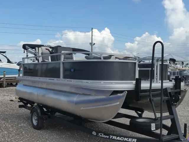 Slide: The Image of Sun Tracker Bass Buggy® 16 XL Select 2026 - 3