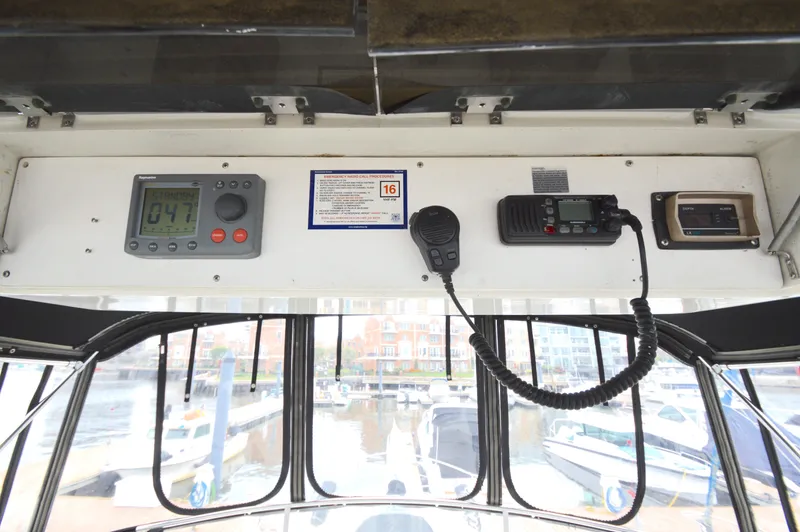 Slide: The Image of Carver 42 Aft Cabin Motoryacht - Cummins 1987 - 15