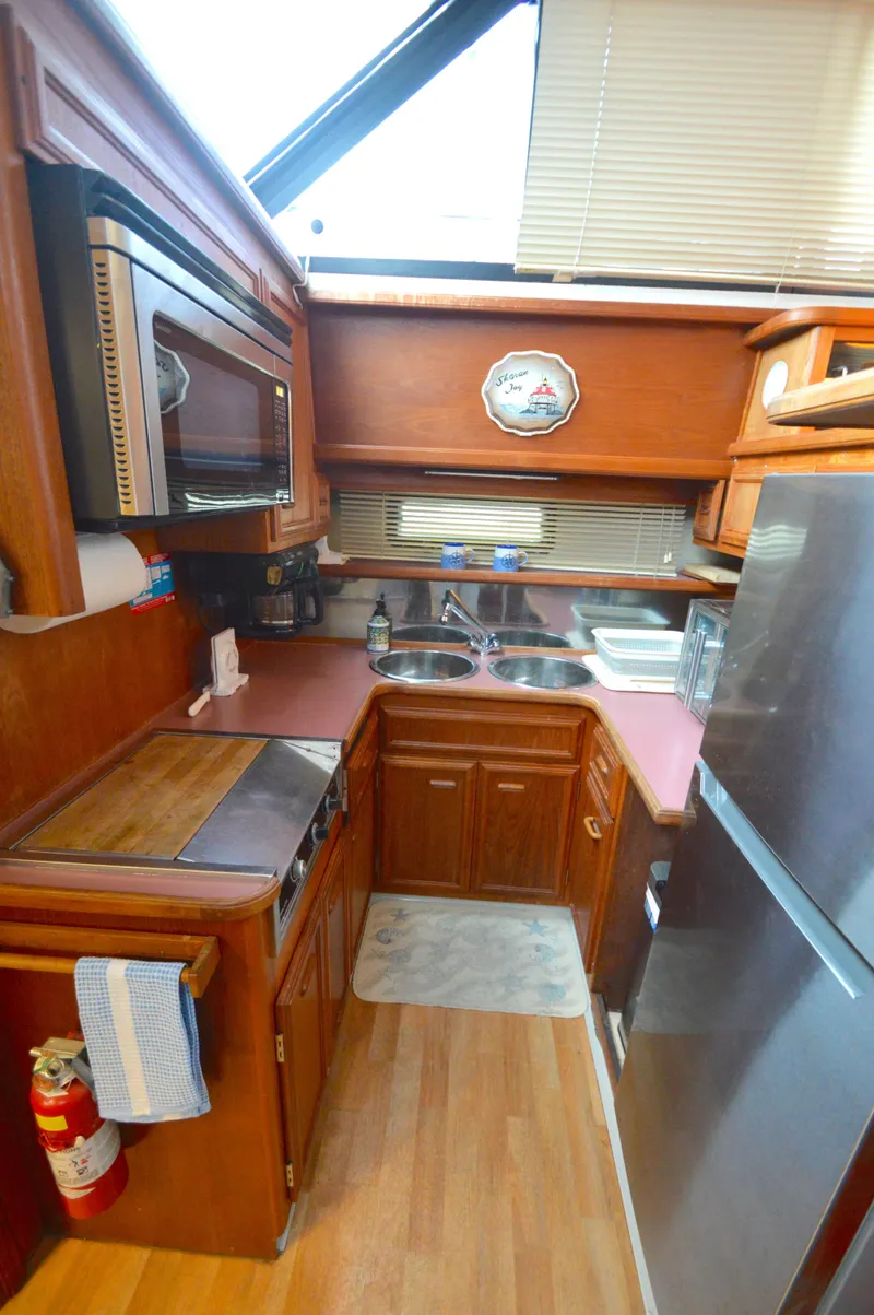 Slide: The Image of Carver 42 Aft Cabin Motoryacht - Cummins 1987 - 24