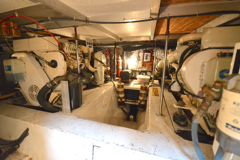 Slide: The Image of Carver 42 Aft Cabin Motoryacht - Cummins 1987 - 36