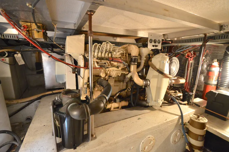 Slide: The Image of Carver 42 Aft Cabin Motoryacht - Cummins 1987 - 39