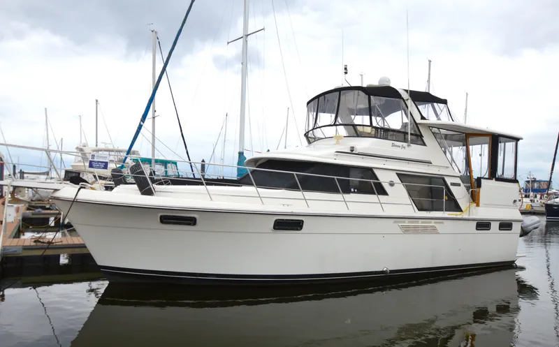 Slide: The Image of Carver 42 Aft Cabin Motoryacht - Cummins 1987 - 43