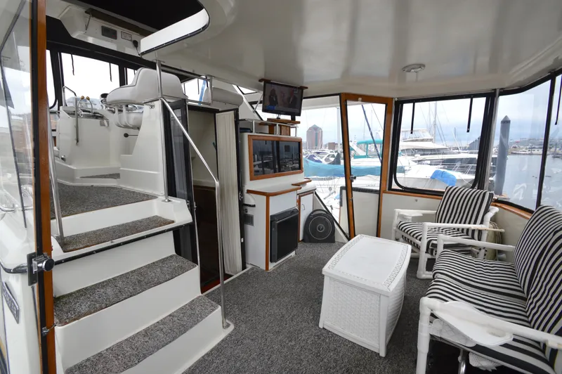 Slide: The Image of Carver 42 Aft Cabin Motoryacht - Cummins 1987 - 9