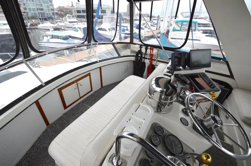 Slide: The Image of Carver Yachts 42 Aft Cabin Motoryacht - Cummins 1987 - 12