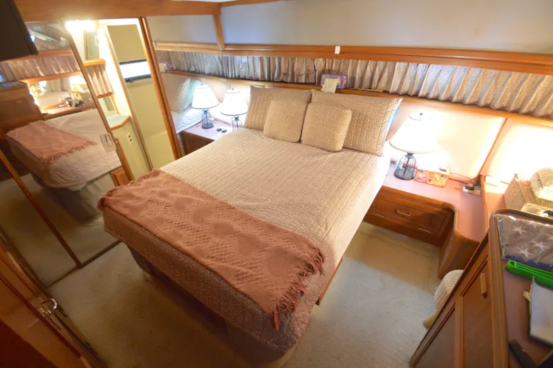 Slide: The Image of Carver Yachts 42 Aft Cabin Motoryacht - Cummins 1987 - 2