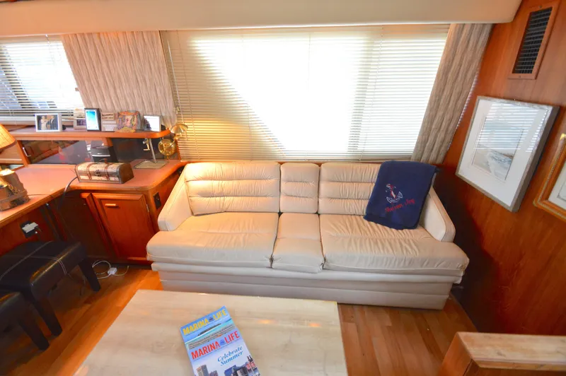 Slide: The Image of Carver Yachts 42 Aft Cabin Motoryacht - Cummins 1987 - 21