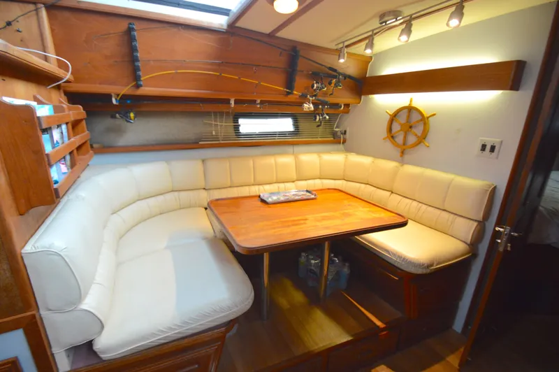 Slide: The Image of Carver Yachts 42 Aft Cabin Motoryacht - Cummins 1987 - 23