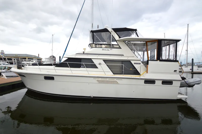 Slide: The Image of Carver Yachts 42 Aft Cabin Motoryacht - Cummins 1987 - 3