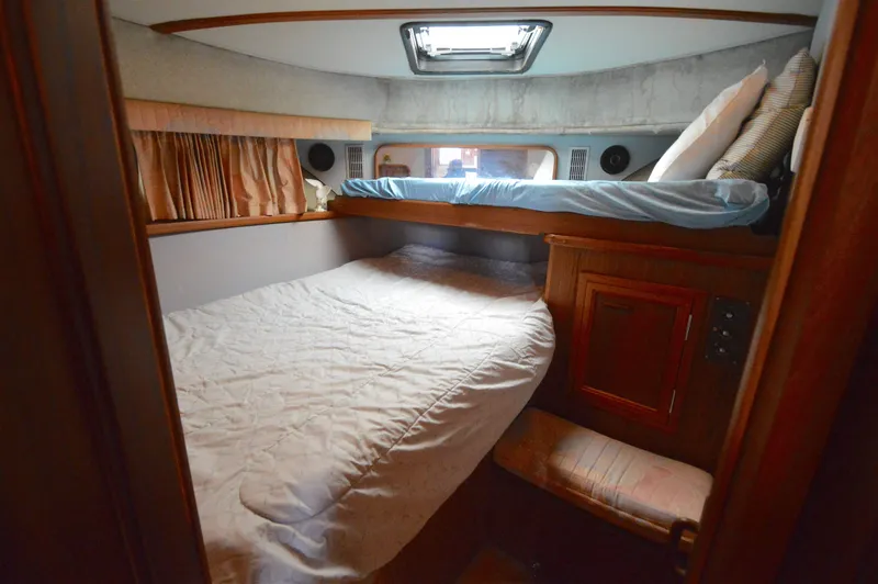 Slide: The Image of Carver Yachts 42 Aft Cabin Motoryacht - Cummins 1987 - 32