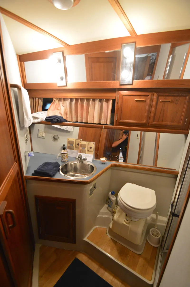 Slide: The Image of Carver Yachts 42 Aft Cabin Motoryacht - Cummins 1987 - 34