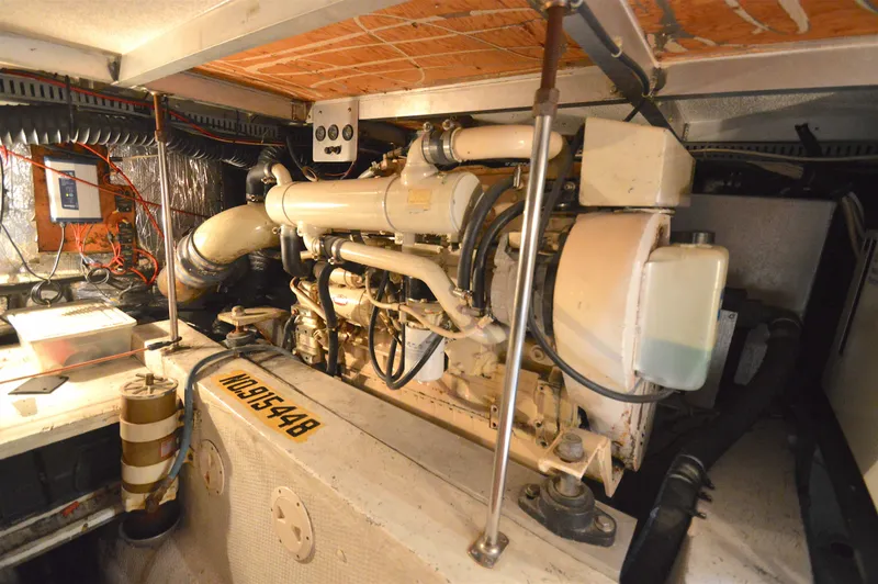 Slide: The Image of Carver Yachts 42 Aft Cabin Motoryacht - Cummins 1987 - 37