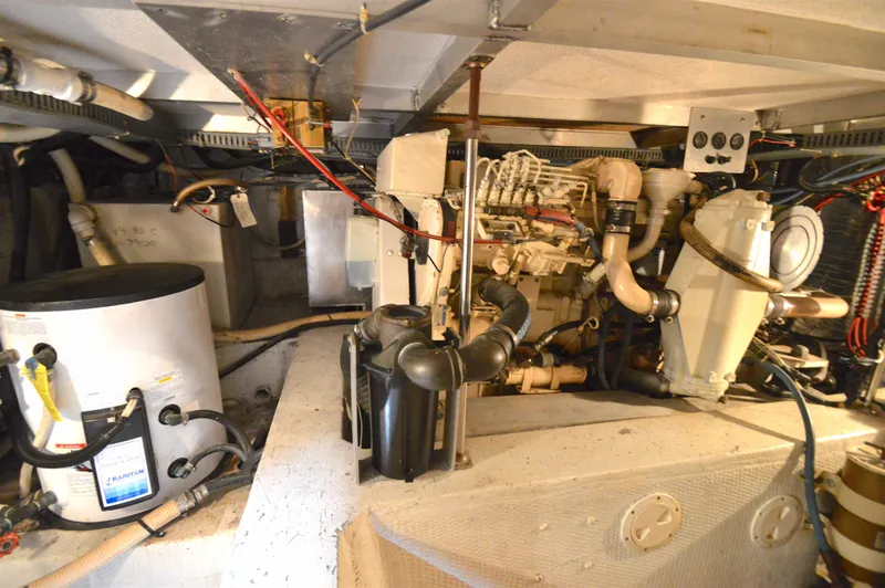 Slide: The Image of Carver Yachts 42 Aft Cabin Motoryacht - Cummins 1987 - 38