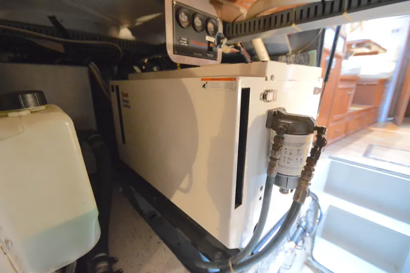 Slide: The Image of Carver Yachts 42 Aft Cabin Motoryacht - Cummins 1987 - 41