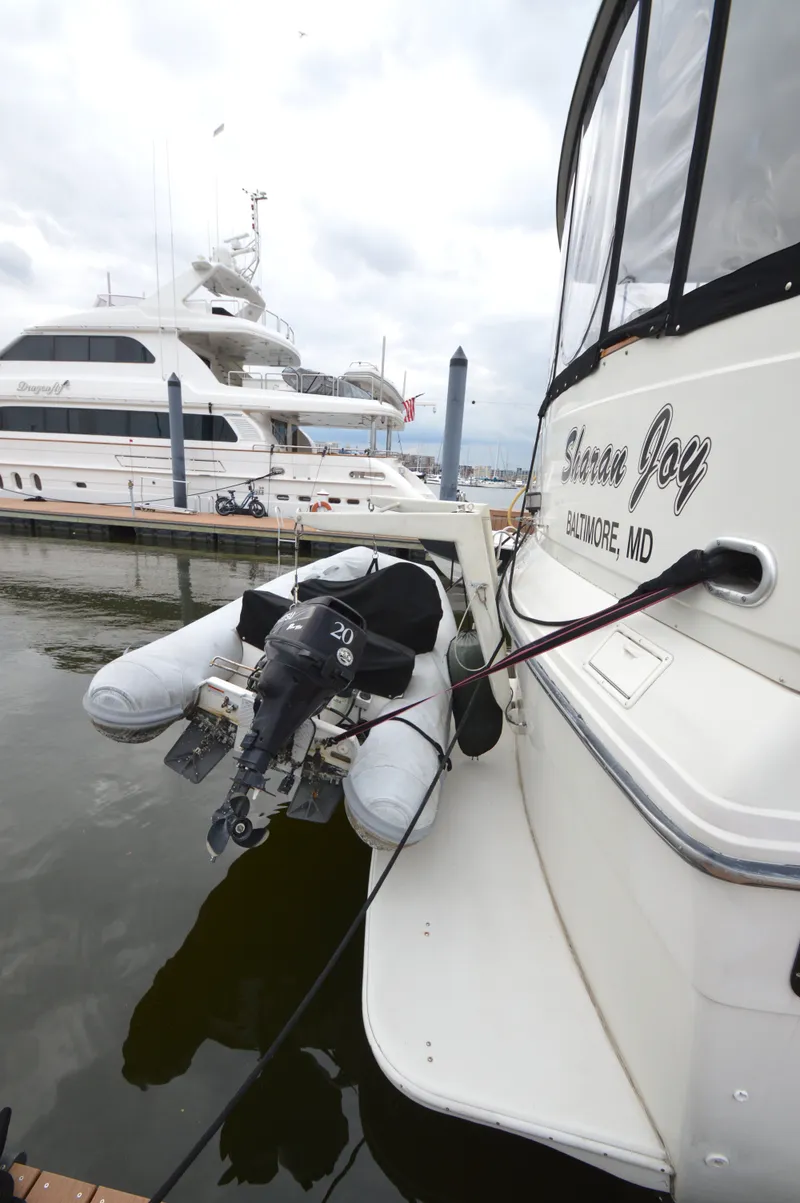 Slide: The Image of Carver Yachts 42 Aft Cabin Motoryacht - Cummins 1987 - 42