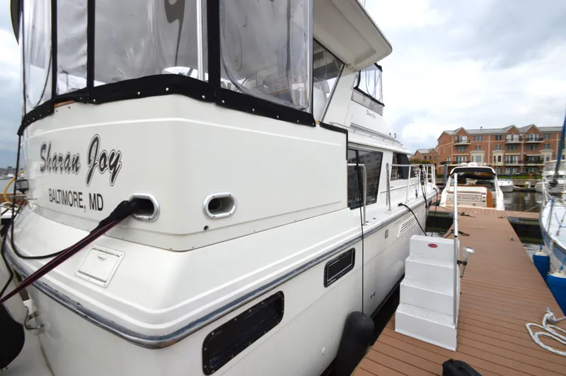 Slide: The Image of Carver Yachts 42 Aft Cabin Motoryacht - Cummins 1987 - 5