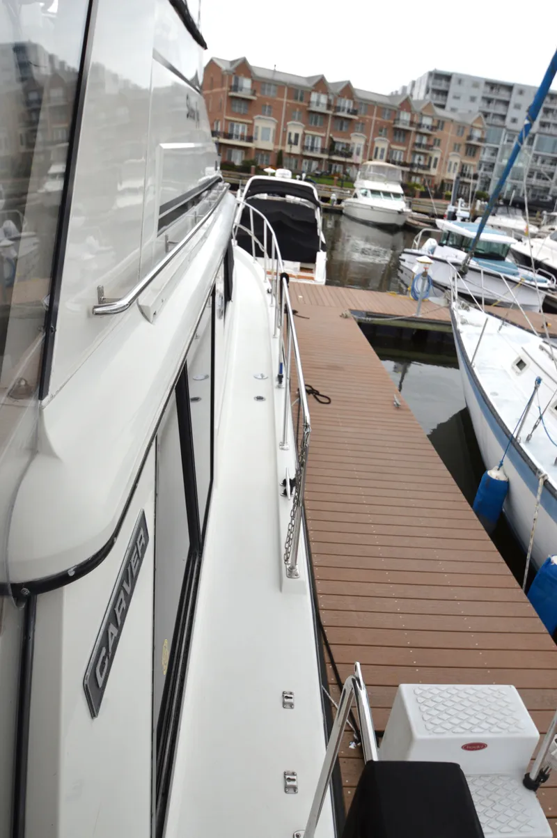 Slide: The Image of Carver Yachts 42 Aft Cabin Motoryacht - Cummins 1987 - 6