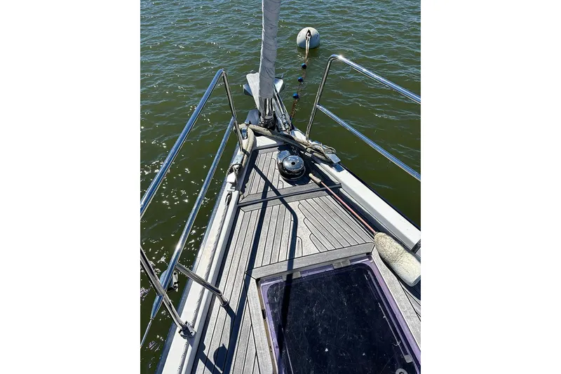 Slide: The Image of Bow of 2014 Hanse 445 sailboat with deck details and railing. - 11