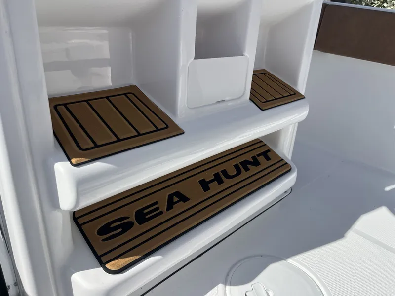 Slide: The Image of Sea Hunt Ultra 234 2026 - 13