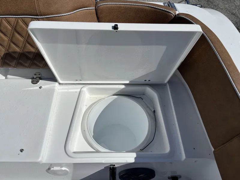 Slide: The Image of Sea Hunt Ultra 234 2026 - 27