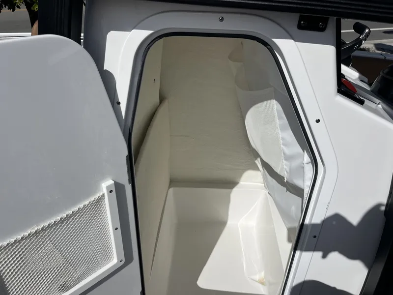 Slide: The Image of Sea Hunt Ultra 234 2026 - 19